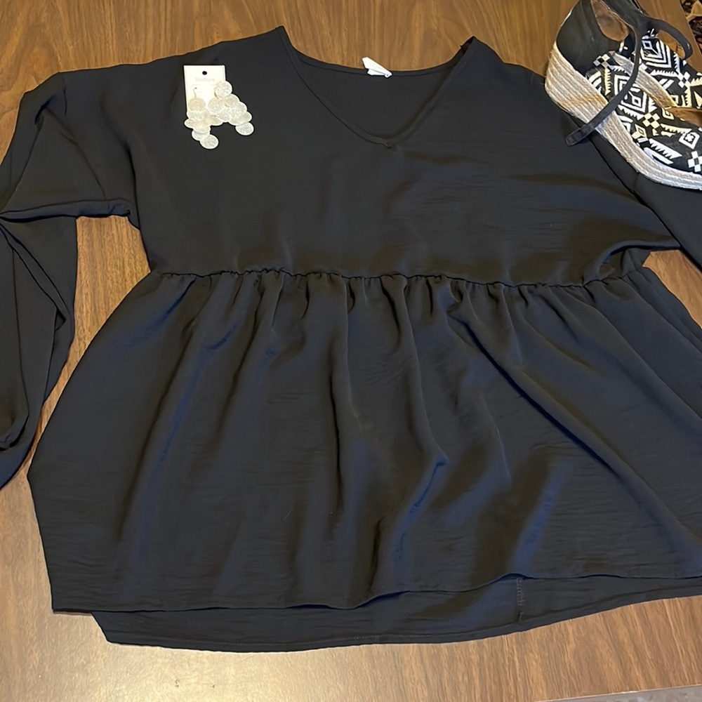 Black top, size 2x, babydoll